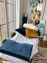 Load image into Gallery viewer, Plush Lash Pillow - Memory Foam